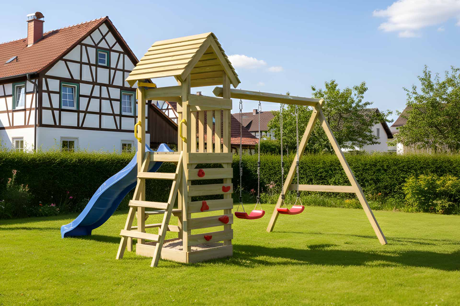 Spielturm Knirps mit Kletterwand