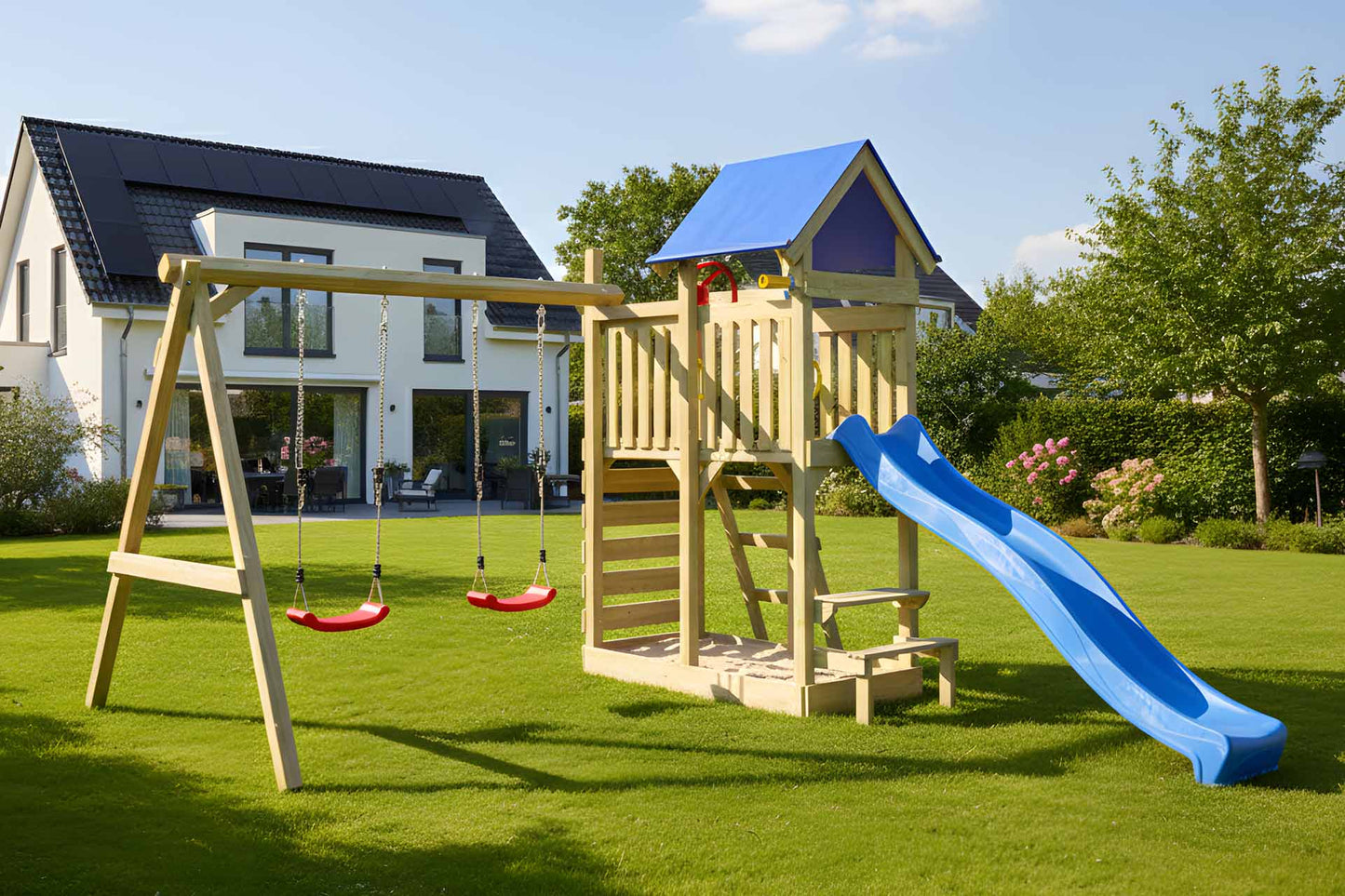 Spielturm Hopser mit Kletterwand