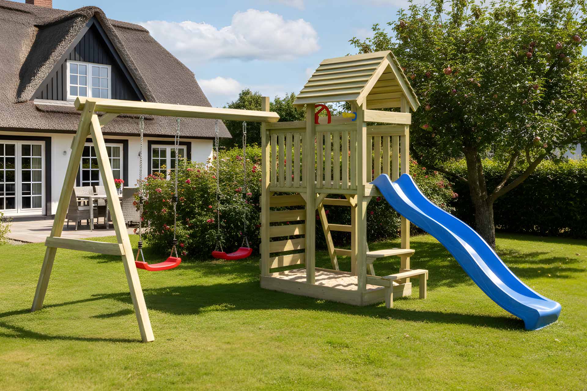 Spielturm Mondi mit Kletterwand