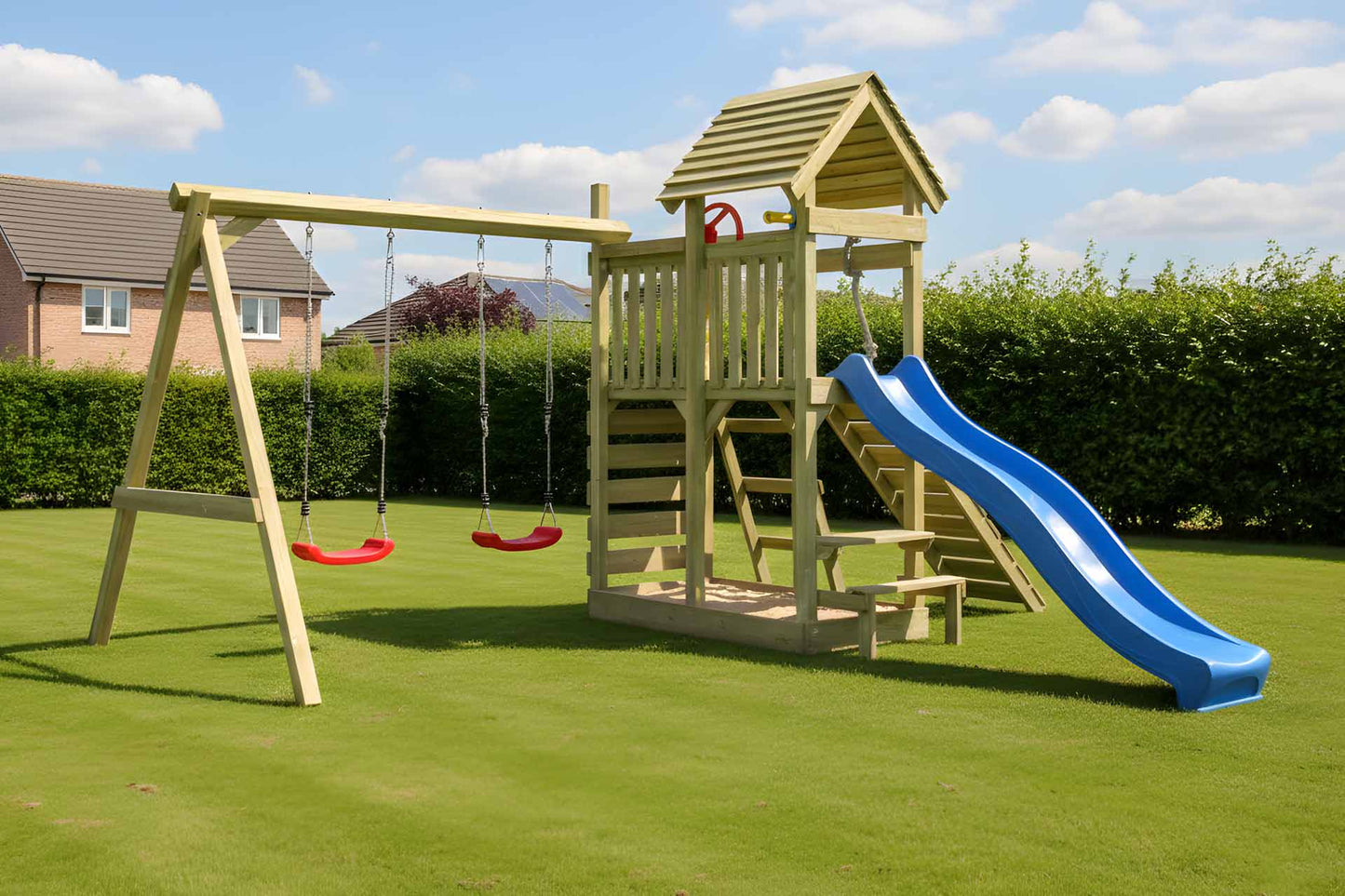 Spielturm Wagemut mit Kletterwand